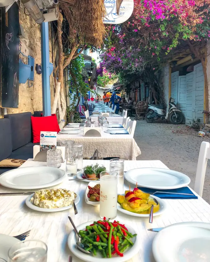 Karina Restaurant Alaçatı - İzmir Mekan Rehberi