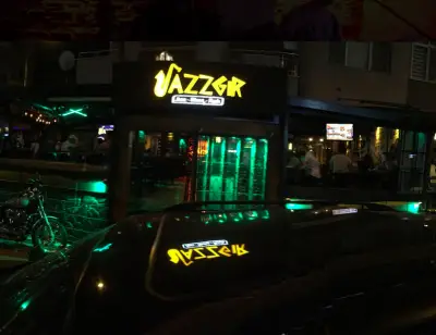 Jazzgır Live Performance Hall fotoğraf 3 - İzmir Mekan Rehberi