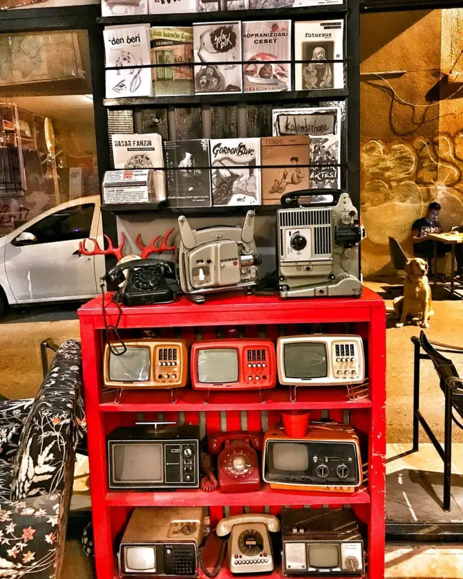 JUNKER Cafe & More - İzmir Mekan Rehberi