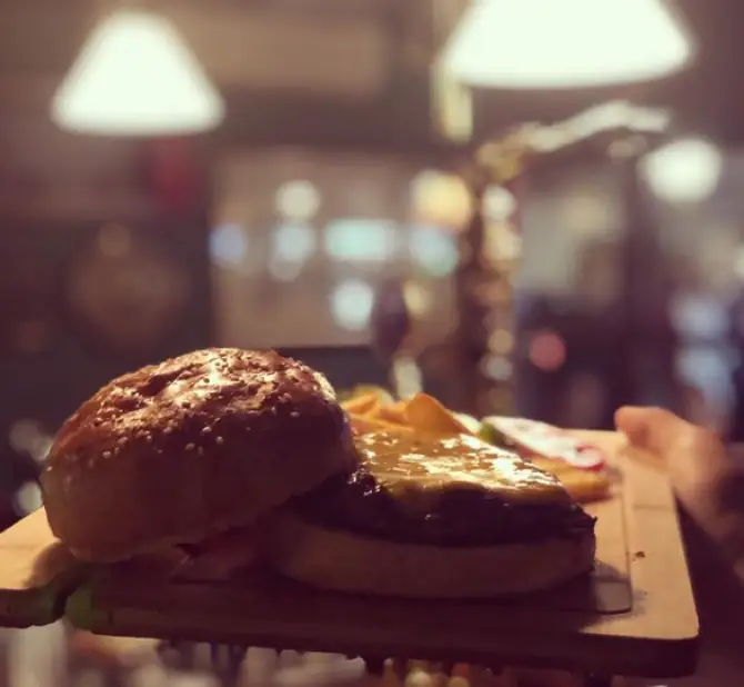 Kalyon Pub - İzmir Mekan Rehberi