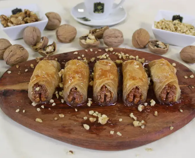 Karagöz Baklavaları - İzmir Mekan Rehberi