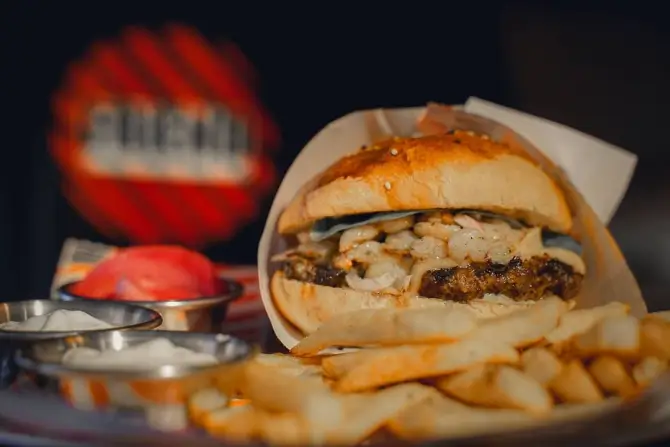 Friend Burger - İzmir Mekan Rehberi