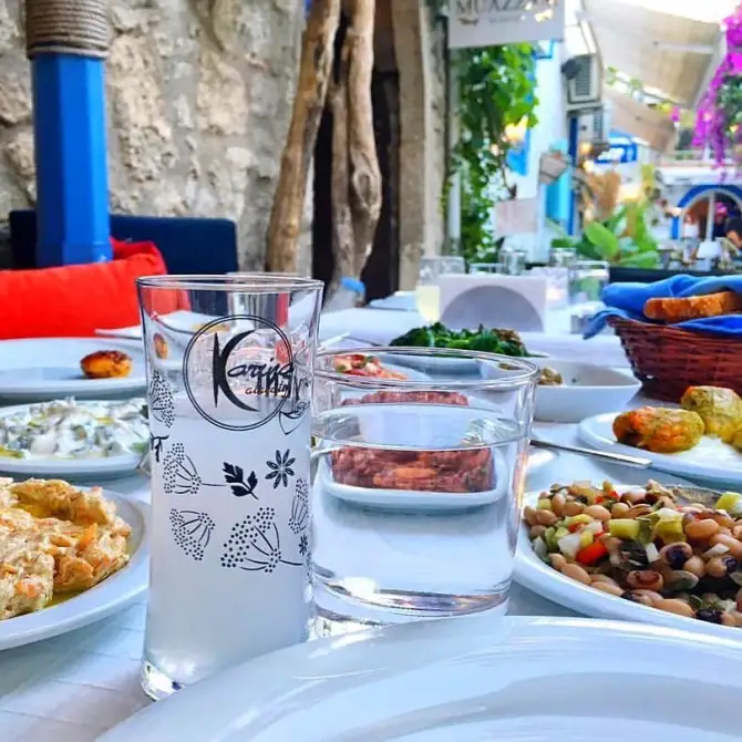 Karina Restaurant Alaçatı - İzmir Mekan Rehberi