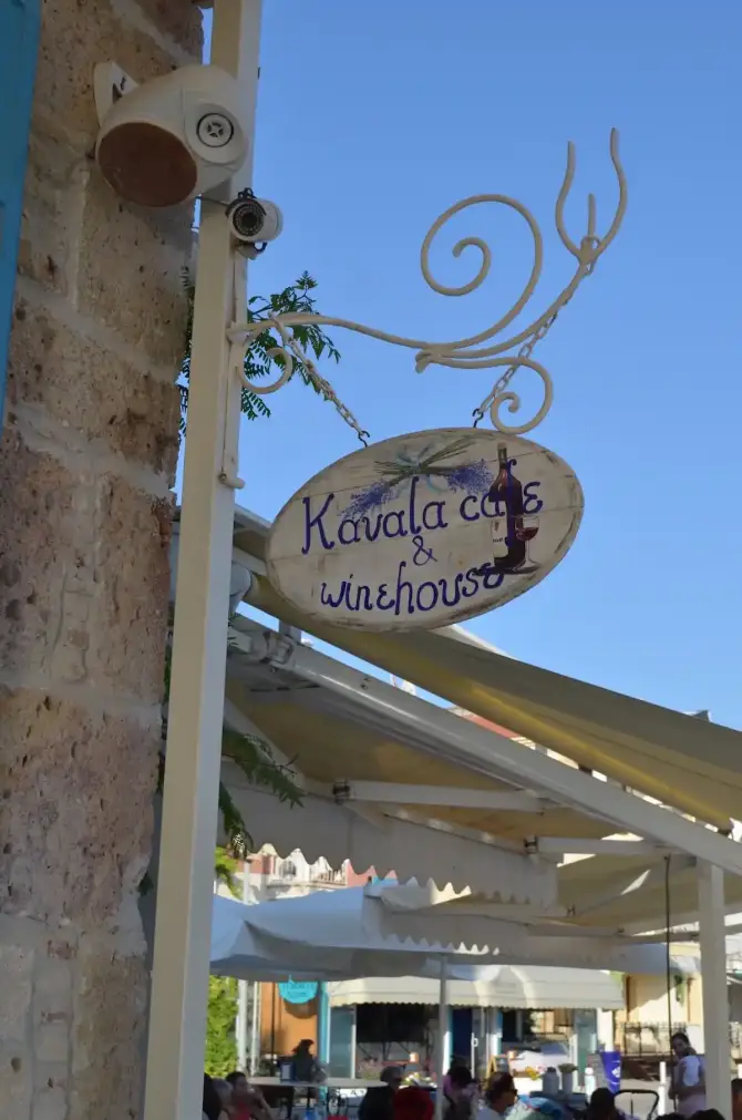 Kavala Cafe & Winehouse - İzmir Mekan Rehberi