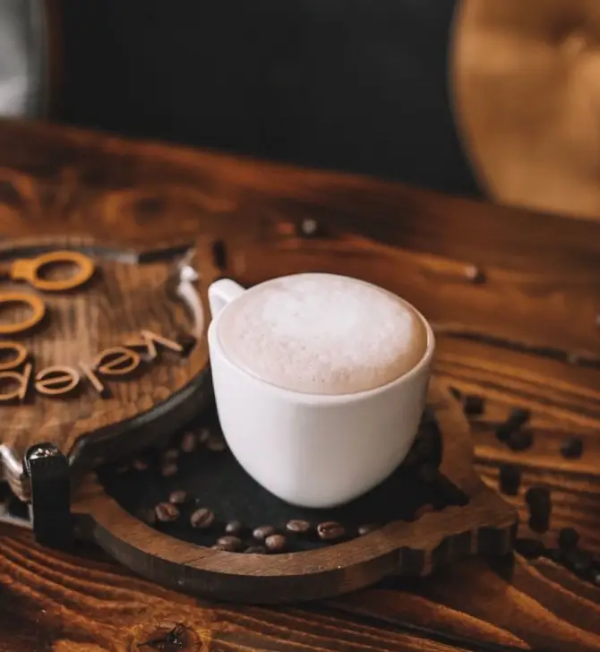 Kelepçe Cafe & Bar - İzmir Mekan Rehberi