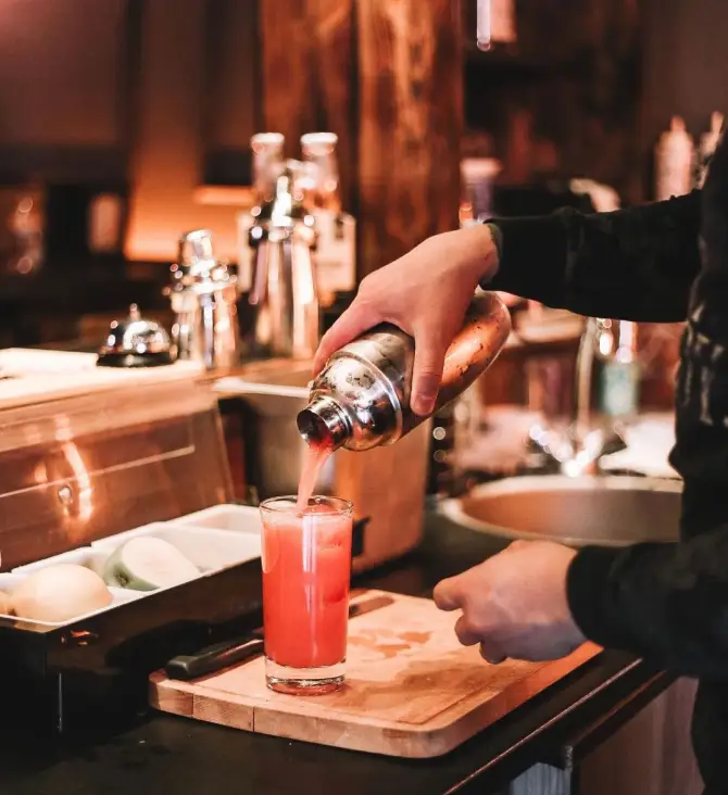 Kelepçe Cafe & Bar - İzmir Mekan Rehberi