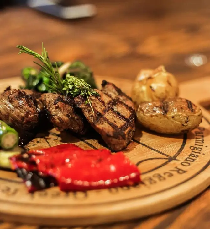 Kelepçe Cafe & Bar - İzmir Mekan Rehberi
