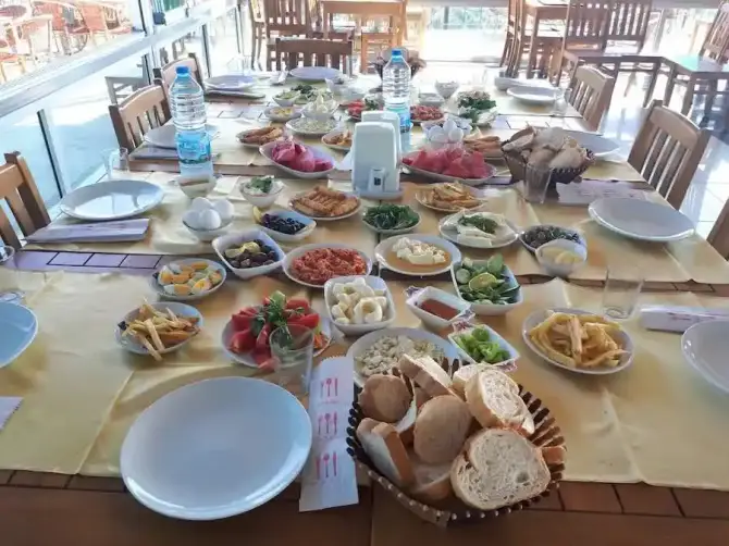 Kiraz Hisar Tepe Cafe & Restorant - İzmir Mekan Rehberi