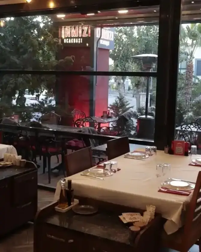 Kırmızı Ocakbaşı - İzmir Mekan Rehberi