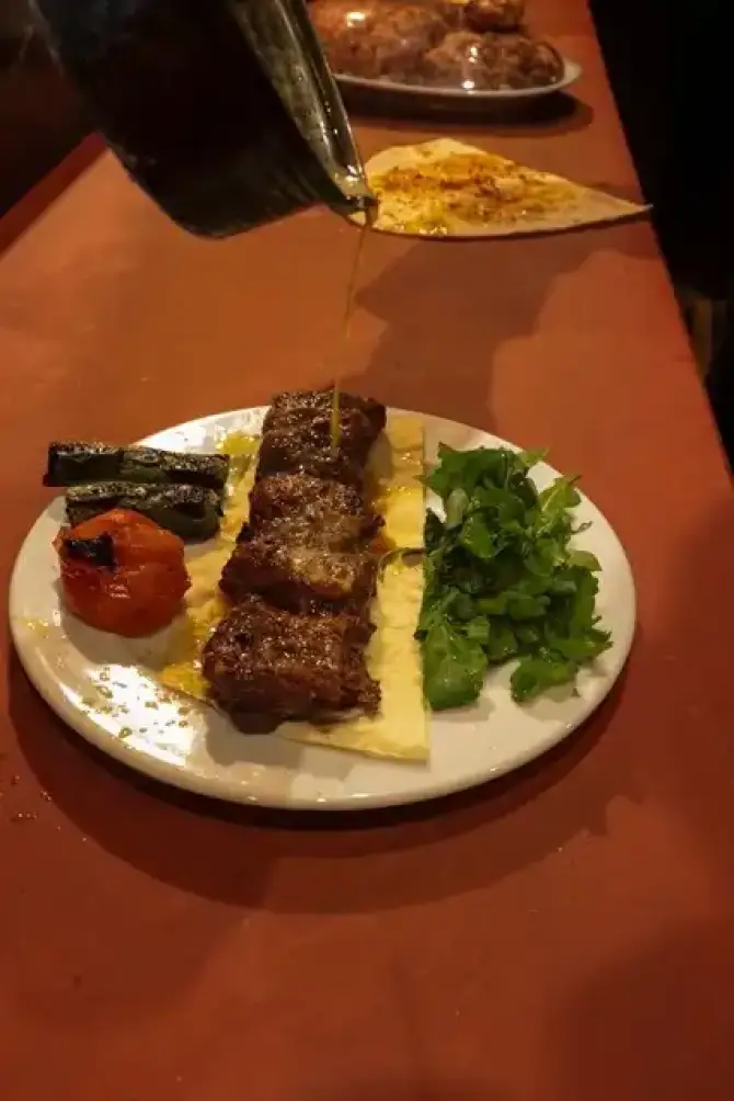 Kırmızı Ocakbaşı - İzmir Mekan Rehberi