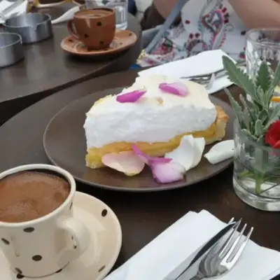 Köşe Kahve Alaçatı  - İzmir Mekan Rehberi
