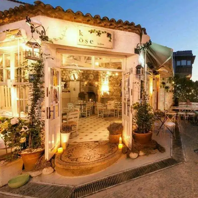 Köşe Kahve Alaçatı  - İzmir Mekan Rehberi