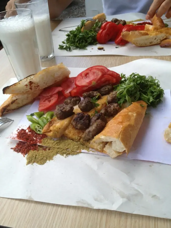 Köfteci Tamer  - İzmir Mekan Rehberi
