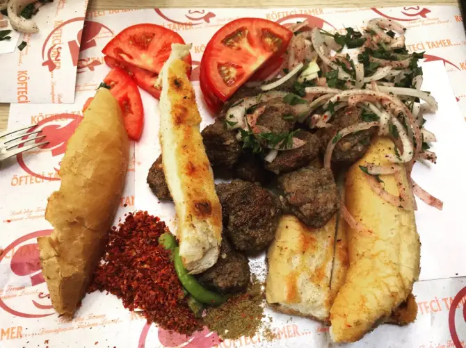 Köfteci Tamer  - İzmir Mekan Rehberi
