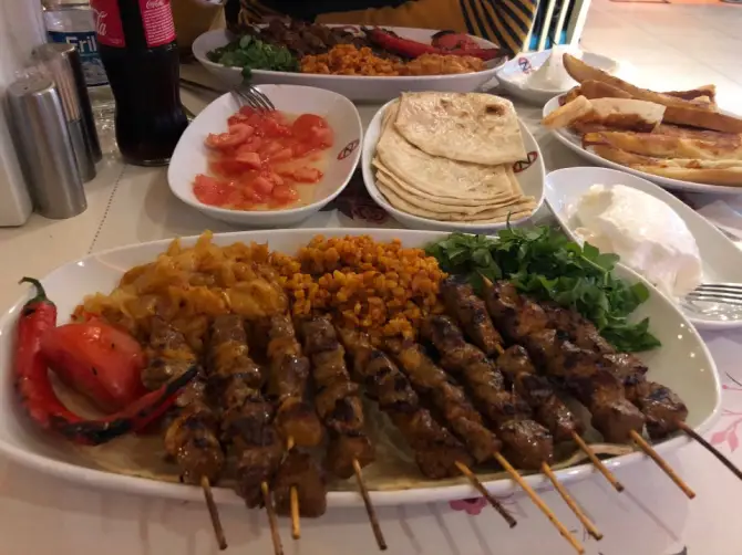 Köfteci Zeki Usta - İzmir Mekan Rehberi