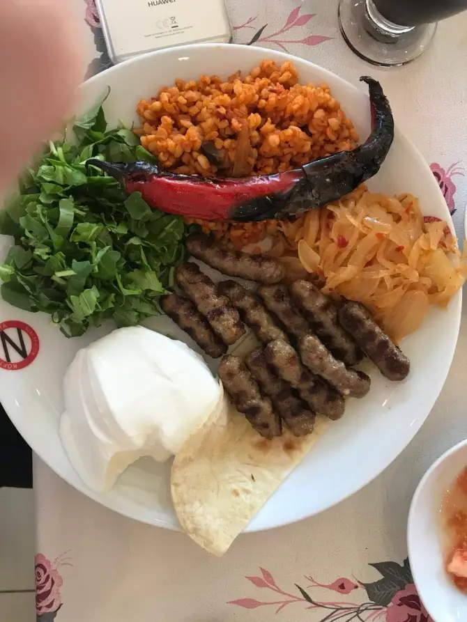 Köfteci Zeki Usta - İzmir Mekan Rehberi
