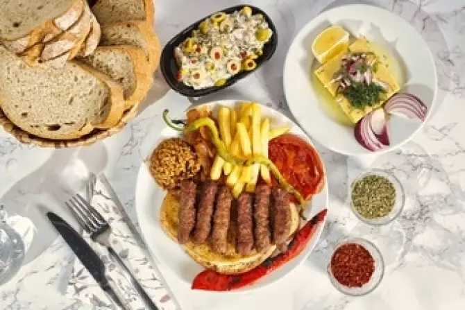 Koraç Meyhanesi - İzmir Mekan Rehberi