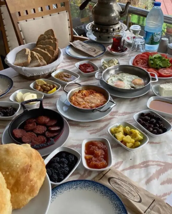 Kozbeyli Sofrası - İzmir Mekan Rehberi