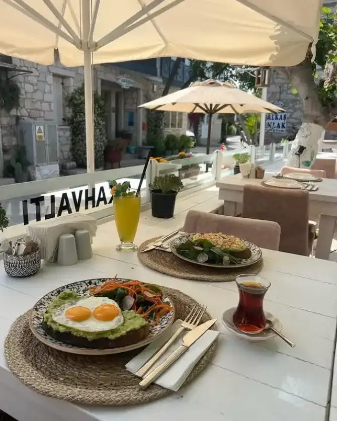 Köşe Bahçe Kahvaltı Alaçatı - İzmir Mekan Rehberi