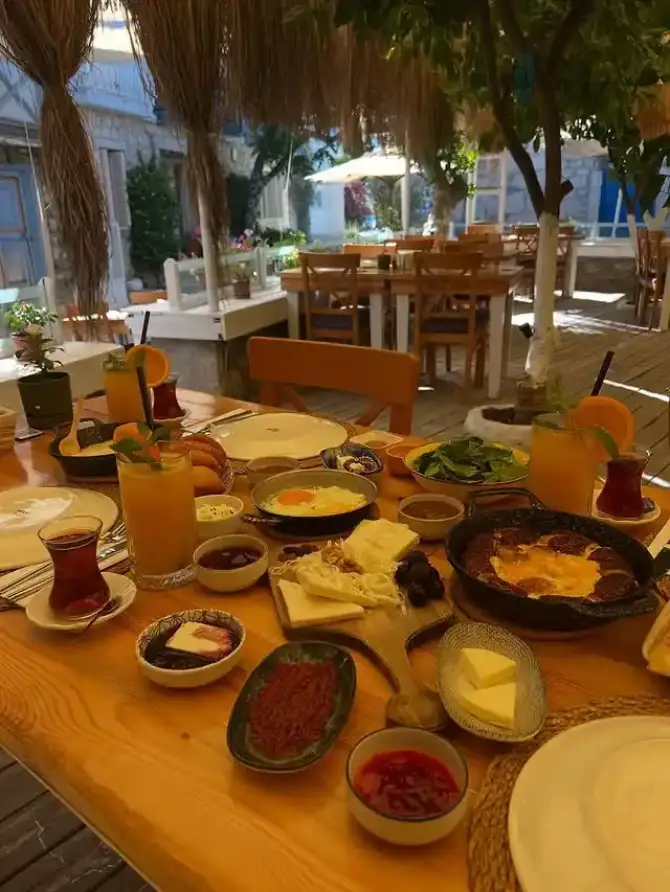 Köşe Bahçe Kahvaltı Alaçatı - İzmir Mekan Rehberi