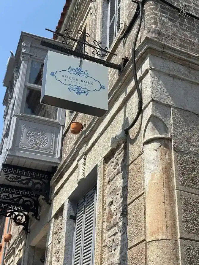 Küçük Köşk Konak - İzmir Mekan Rehberi