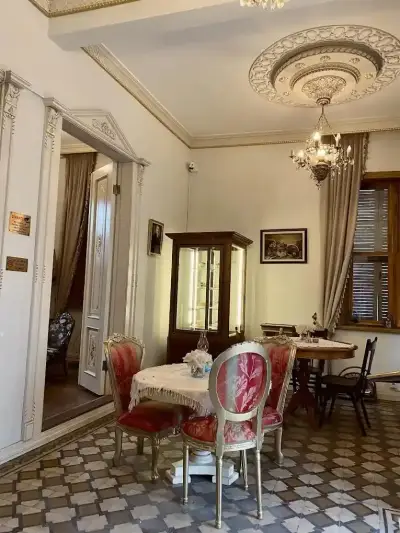 Küçük Köşk Konak - İzmir Mekan Rehberi
