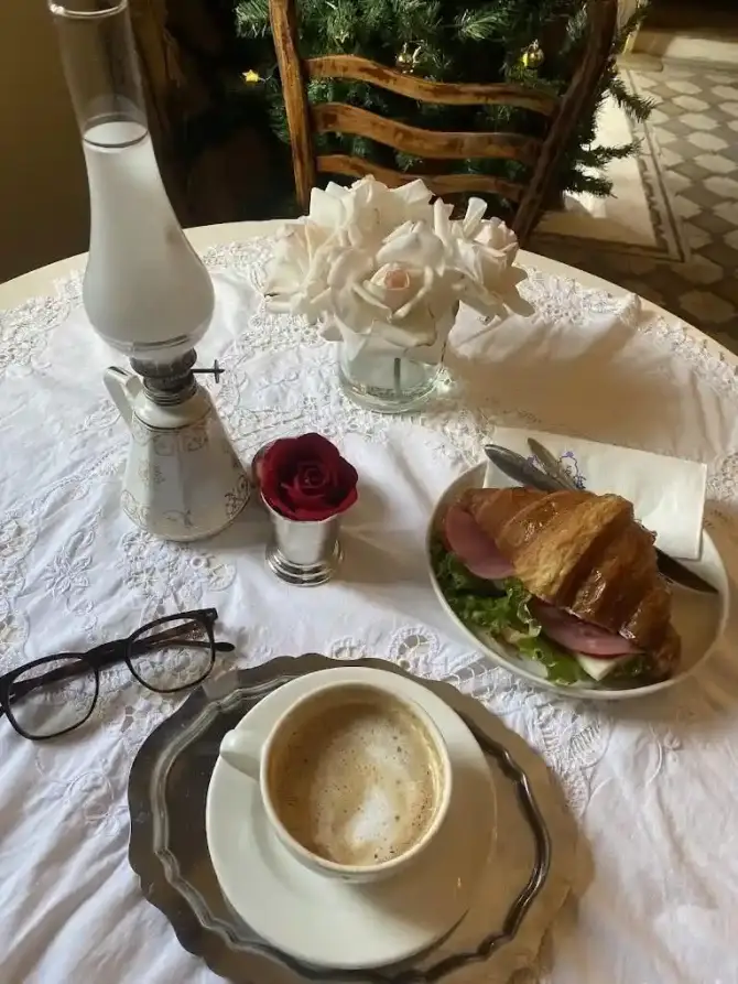Küçük Köşk Konak - İzmir Mekan Rehberi
