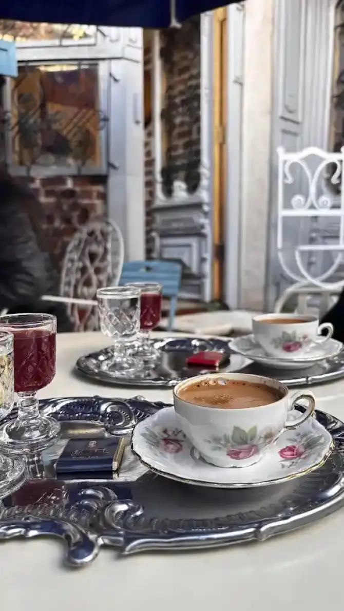 Küçük Köşk Konak - İzmir Mekan Rehberi