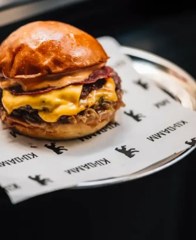 Kudamm Burger & Grill Bar - İzmir Mekan Rehberi