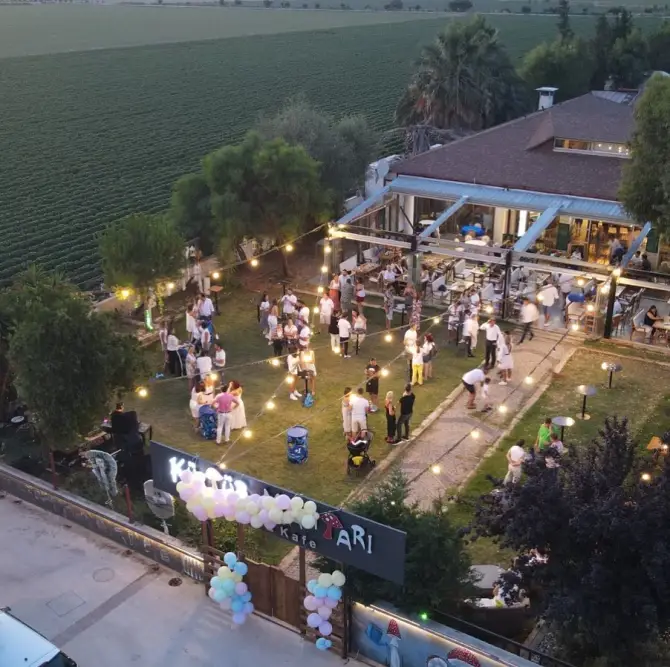 Kültür Mantarı Kitap Kafe - İzmir Mekan Rehberi