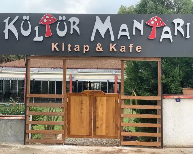 Kültür Mantarı Kitap Kafe - İzmir Mekan Rehberi