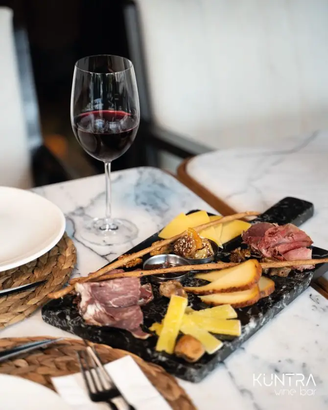 Kuntra Wine Bar - İzmir Mekan Rehberi