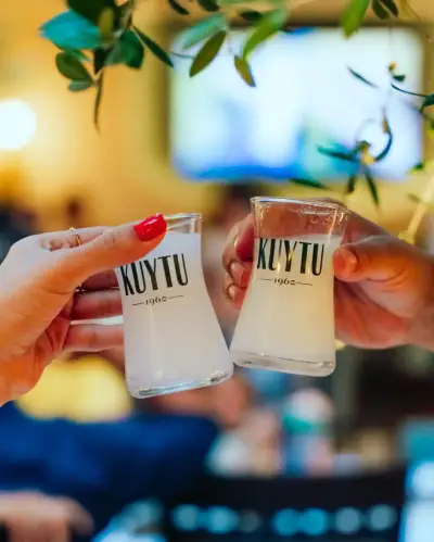 kuytu 1960 rakı tokuşturma