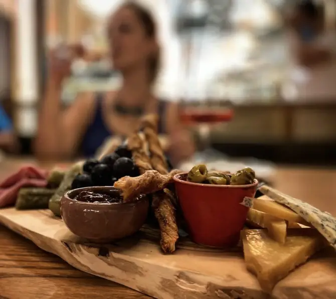 Leone Patisserie & Boulangerie Alsancak - İzmir Mekan Rehberi