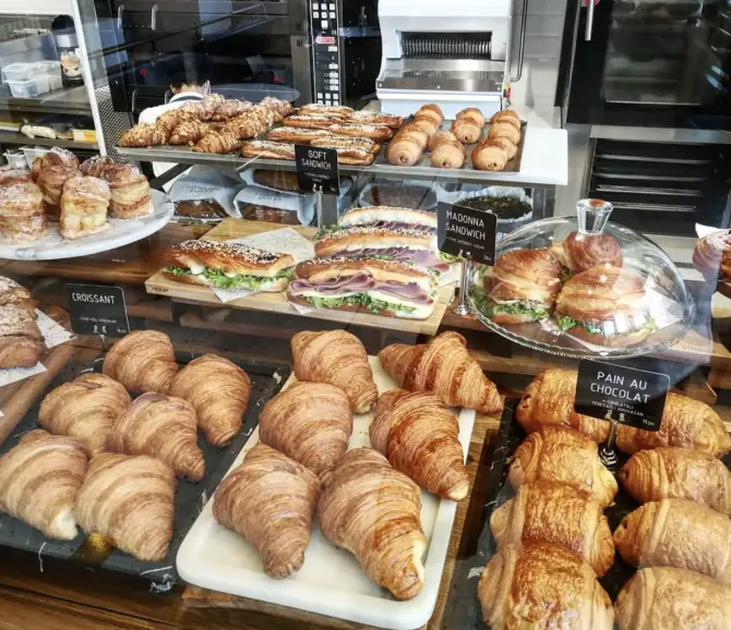 Leone Patisserie & Boulangerie Alsancak - İzmir Mekan Rehberi