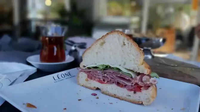 Léone Patisserie & Boulangerie URLA - İzmir Mekan Rehberi