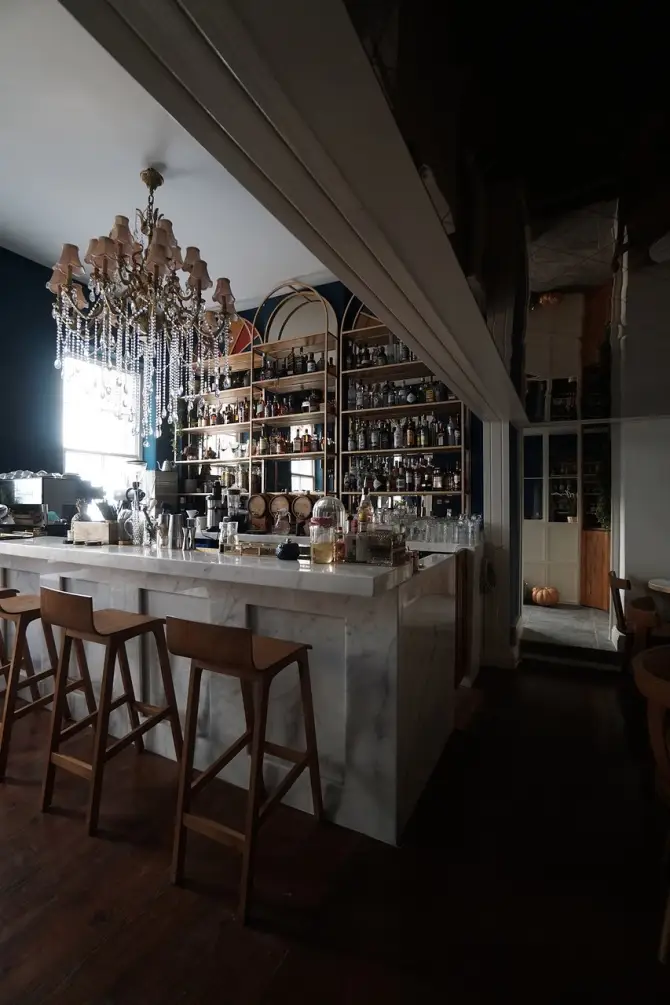 Less Ordinary Coffee + Cocktails - İzmir Mekan Rehberi