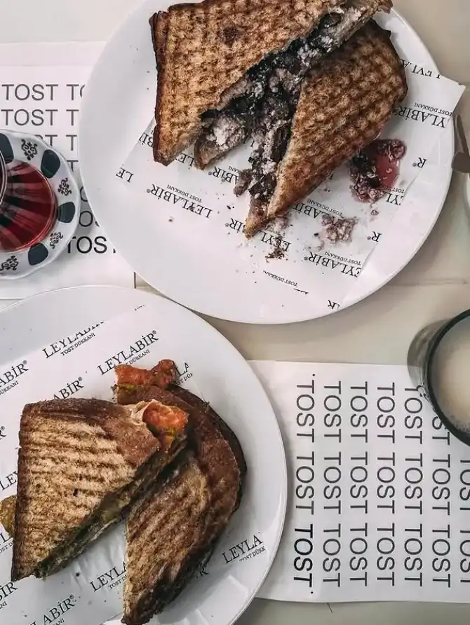 Leylabir Tost Dükkanı Karşıyaka - İzmir Mekan Rehberi