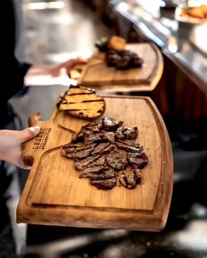 Lezzet Steakhouse - İzmir Mekan Rehberi