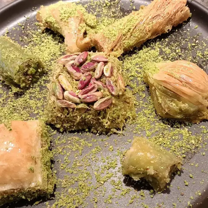 İlhami Tatlıcı Güzelbahçe - İzmir Mekan Rehberi