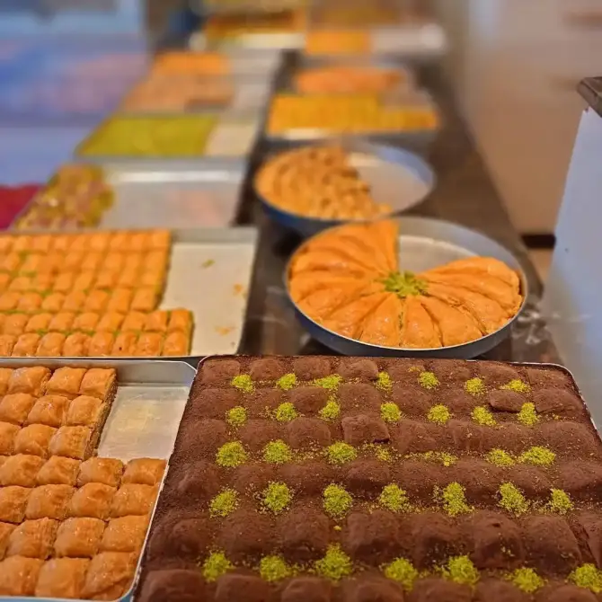 İlhami Tatlıcı Güzelbahçe - İzmir Mekan Rehberi