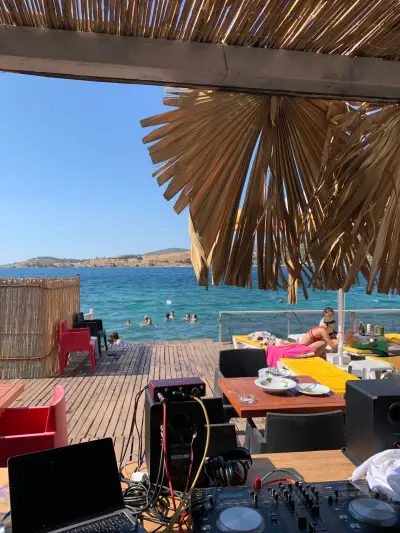 Lighthouse Beach Phokaia - İzmir Mekan Rehberi