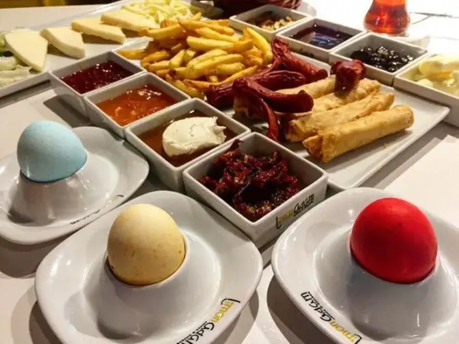 Limon Adam Cafe & Kitchen - İzmir Mekan Rehberi