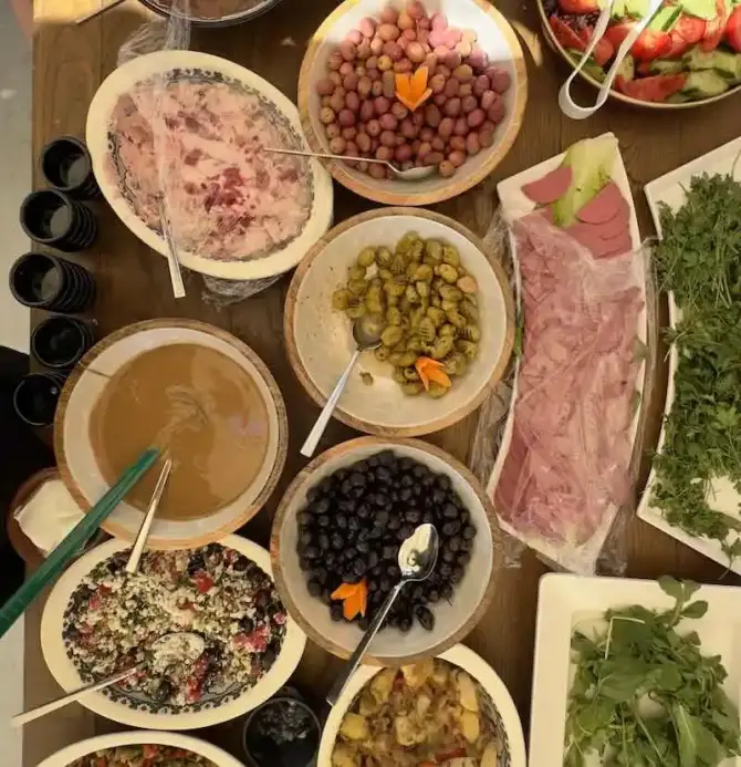 Madam Rodona Restaurant - İzmir Mekan Rehberi