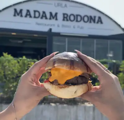 Madam Rodona Restaurant fotoğraf 3 - İzmir Mekan Rehberi