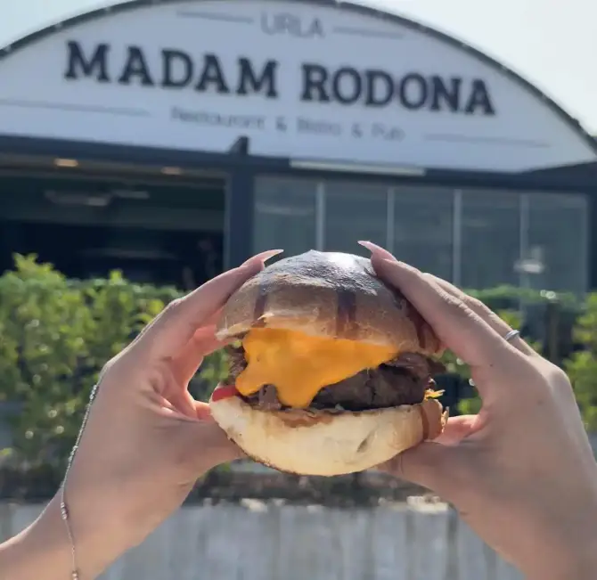 Madam Rodona Restaurant - İzmir Mekan Rehberi