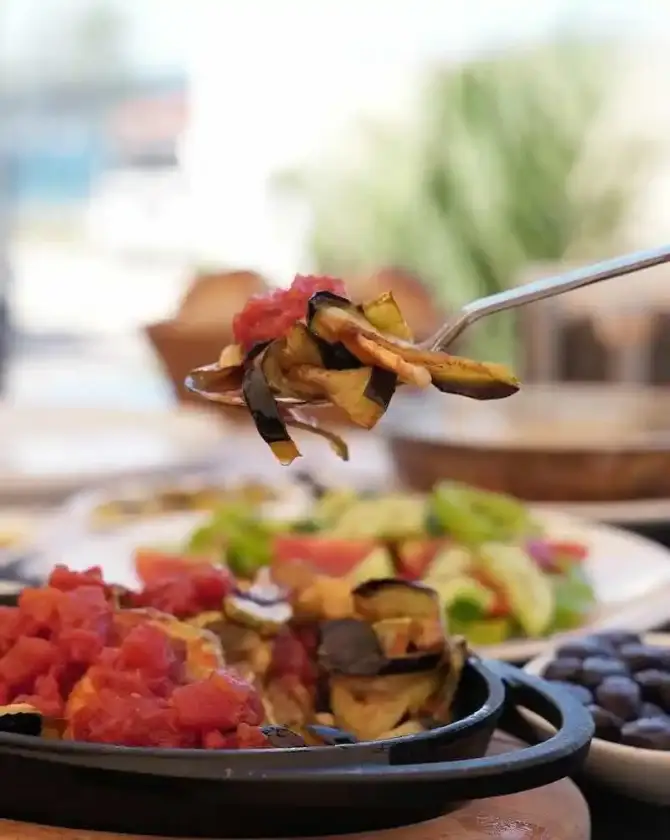 Madam Rodona Restaurant - İzmir Mekan Rehberi