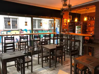 Mantis Cafe Bar fotoğraf 2 - İzmir Mekan Rehberi