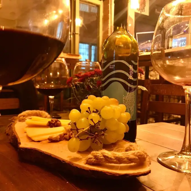 Mantis Cafe Bar - İzmir Mekan Rehberi