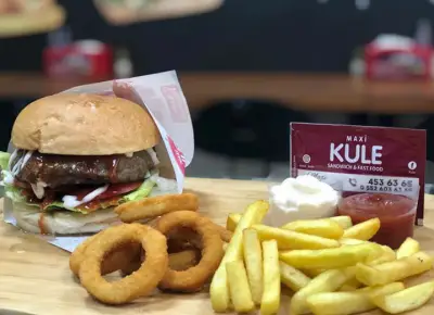 Maxi Kule Sandwich & Fast Food - İzmir Mekan Rehberi